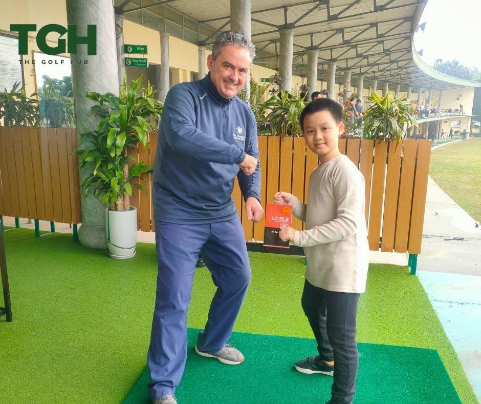 NHỮNG LỢI ÍCH TUYỆT VỜI KHI CHO TRẺ EM HỌC ĐÁNH GOLF