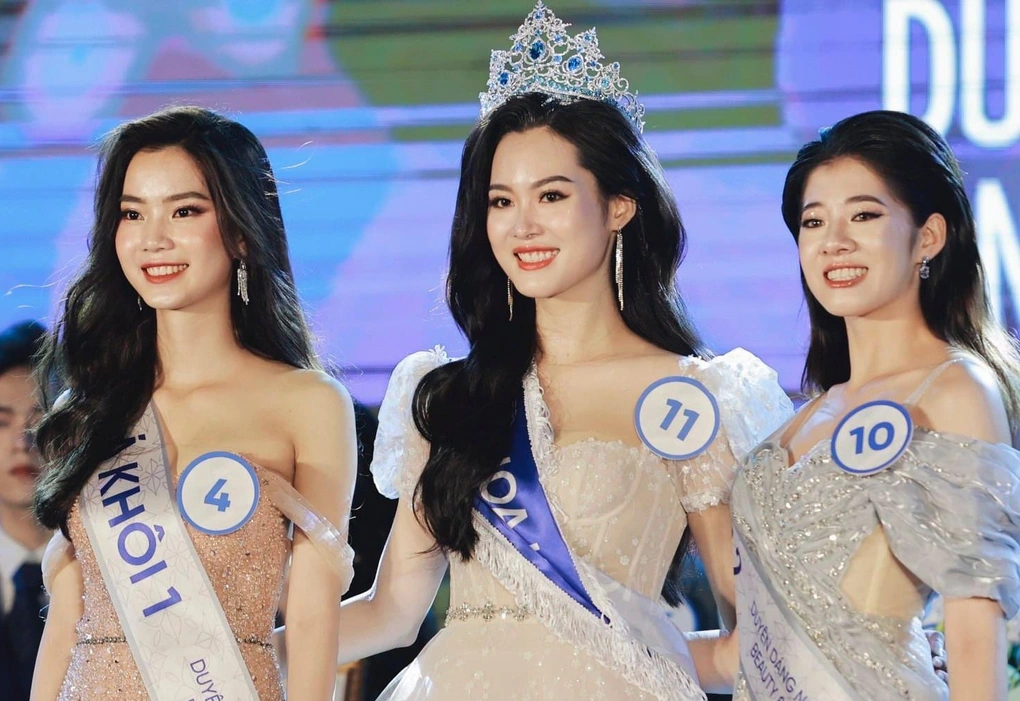 Trần Hà Linh holiday - Ứng xử sau ồn ào và khả năng tự điều chỉnh